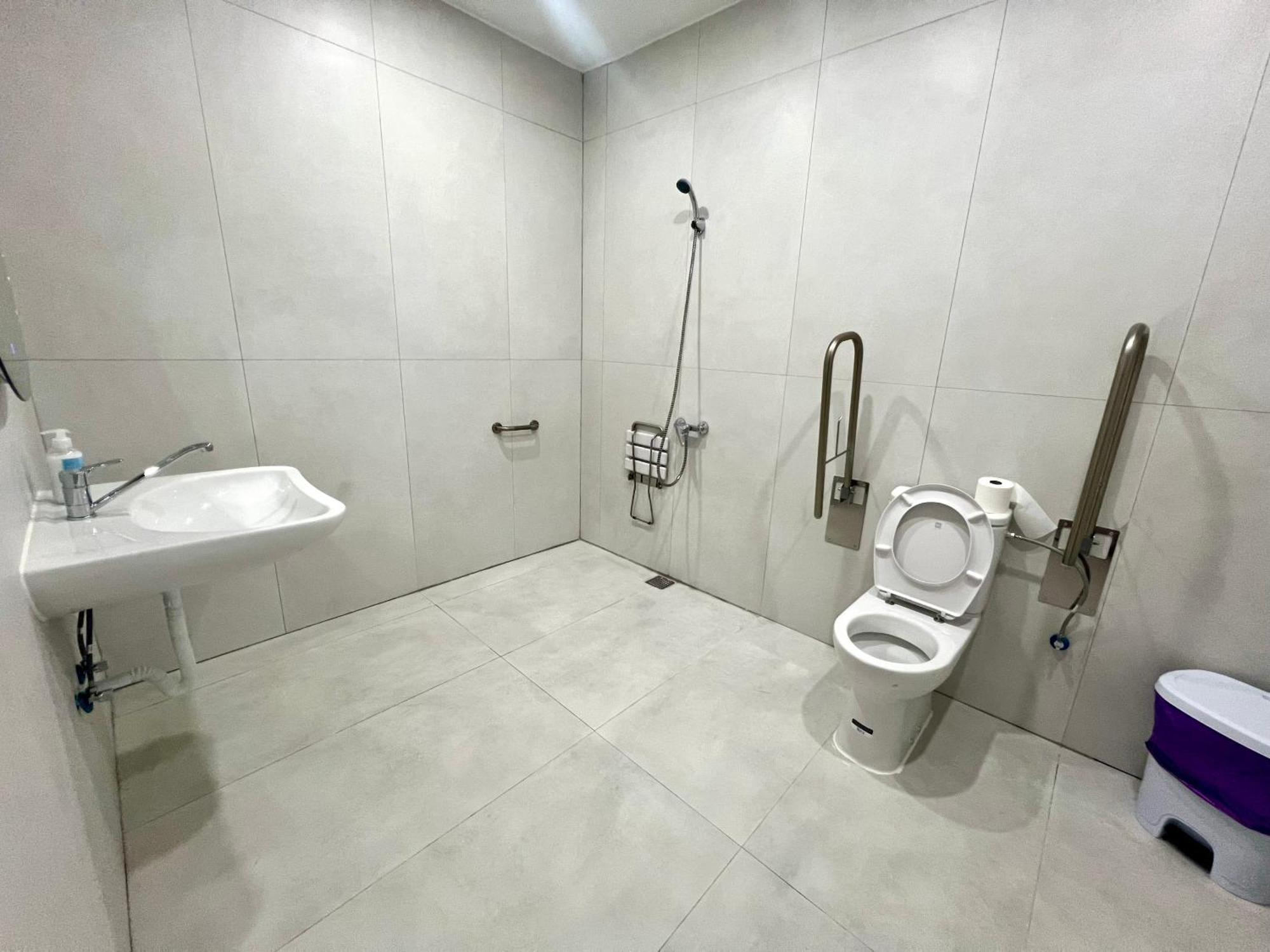 Hostel Oasis Madrid Bagian luar foto