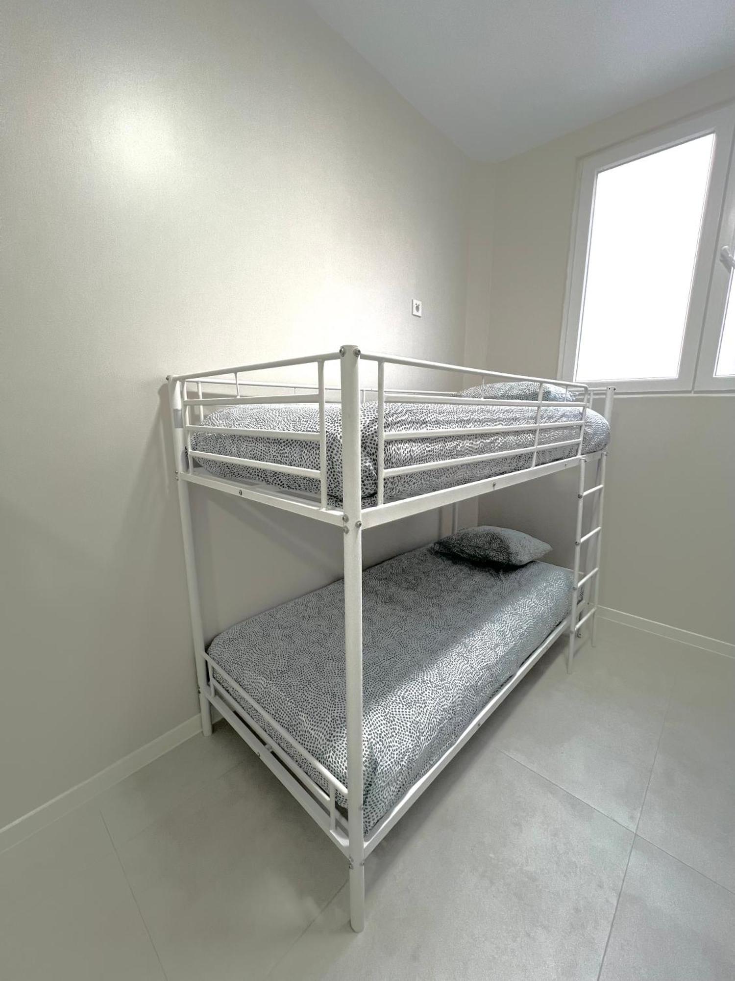 Hostel Oasis Madrid Bagian luar foto